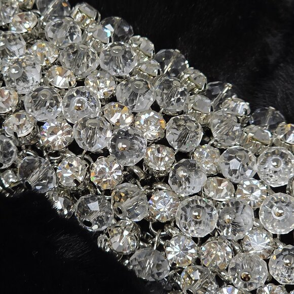 🎁🎅HOLIDAY TREASURES! Crystal Cluster Statement Bracelet - Picture 2 of 3